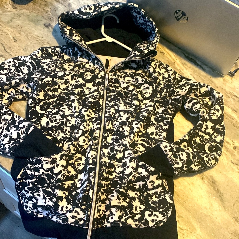 LULULEMON ATHLETICA Hoodie ZipUp jacket. Heavyduty Thick jacket- cold weather!!